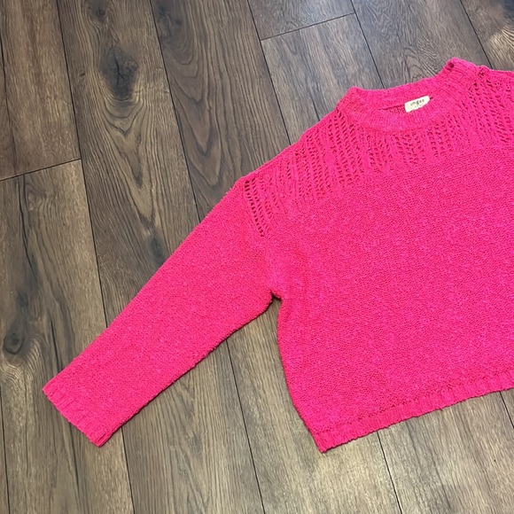 Umgee hot pink sweater with shoulder cut outs size large - Picture 2 of 7